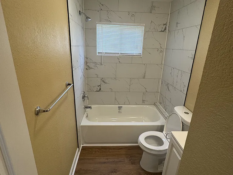 8618 Corrington Ave — Photo 4