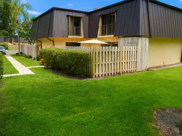 2407 Waterside Dr, Lake Worth, FL 33461