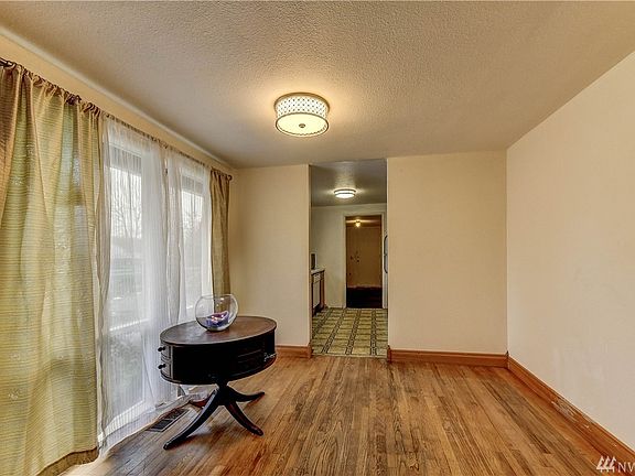 4th image of 1010 E St SE