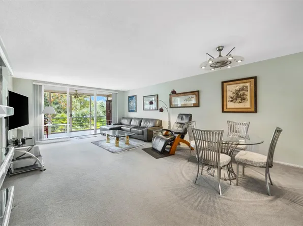 550 Oaks Lane #206, Pompano Beach, FL 33069