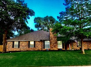1820 Honeysuckle Ln, Midwest City, OK 73130
