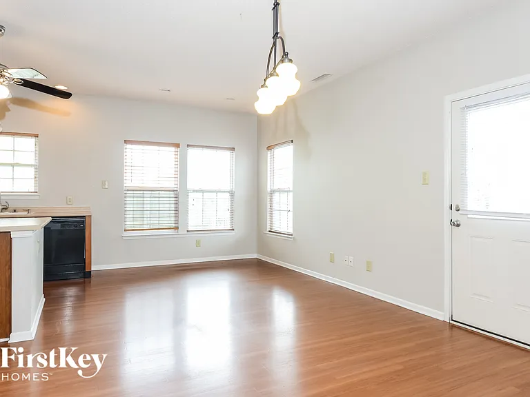 10735 Cyrus Dr — Photo 5