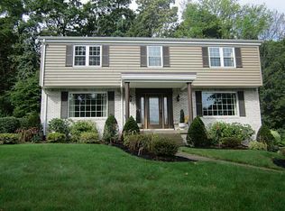 3731 Henley Dr, Pittsburgh, PA 15235