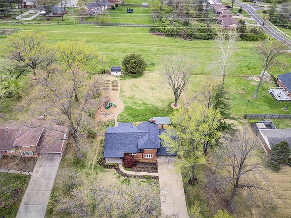 3rd image of 53 Decorah Dr