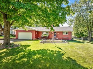720 Elm St, Hampshire, IL