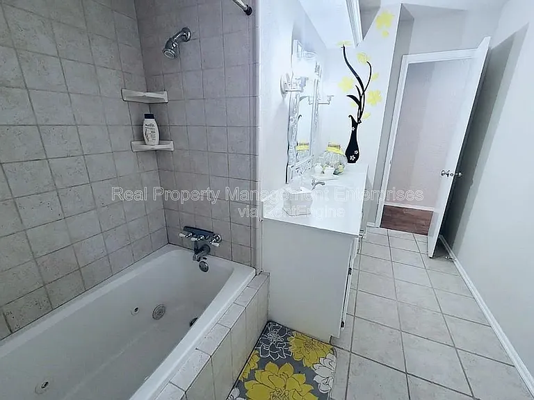 1336 SW 109th Pl — Photo 17