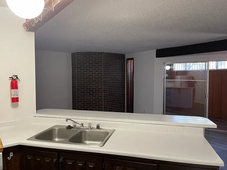 Huge Nob Hill 1 Bedroom w/ Garage, Storage, Ref. Air, & Updates — Photo 8