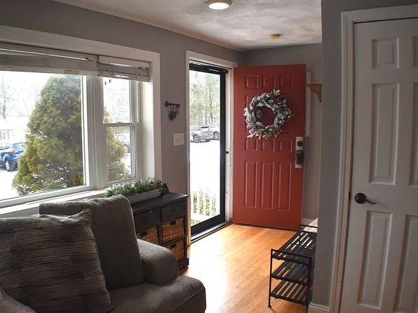 152 E Bacon St APT D2, Plainville, MA 02762