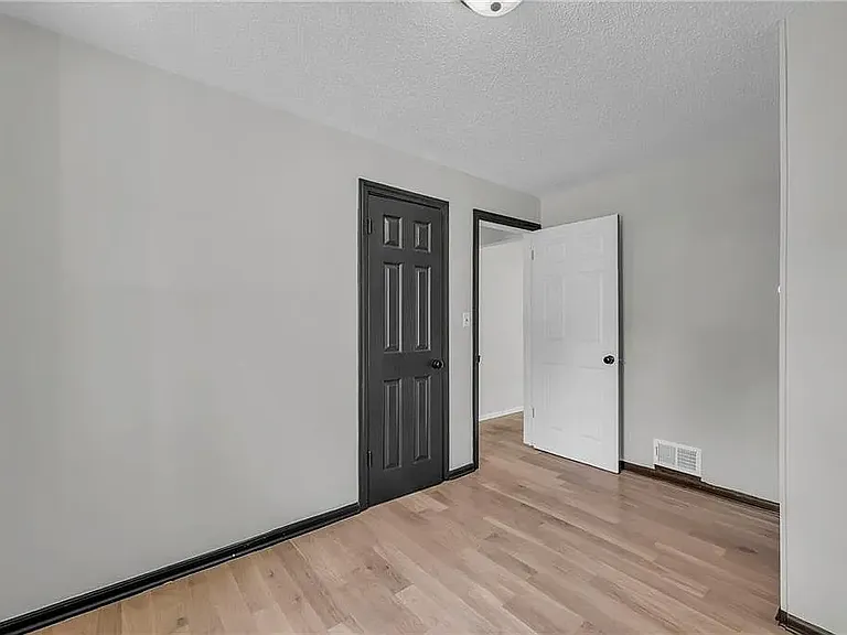 7029 Beverly St — Photo 16