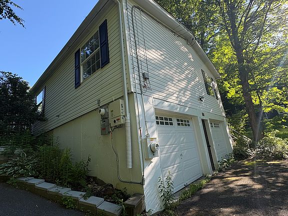 5th image of 10 Gardner Falls Rd #1