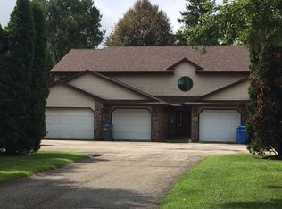 13 Pine Ridge Ct APT 2, Watertown, WI 53094