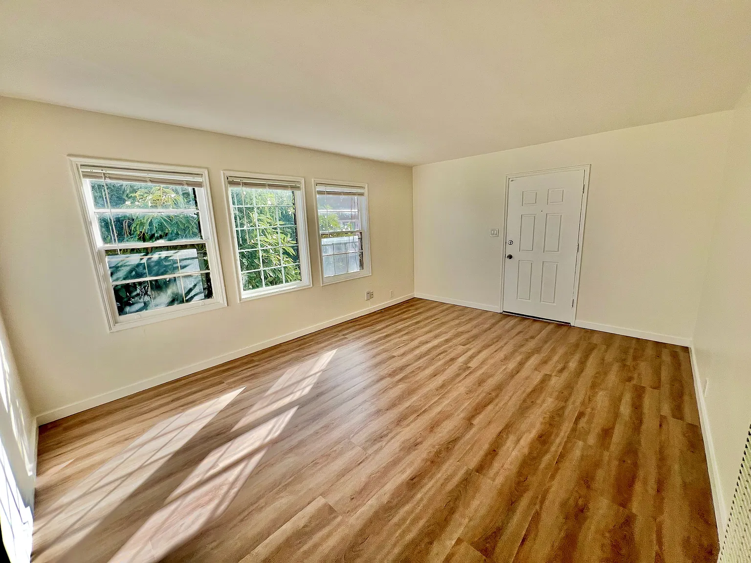 2 bed, 800 sqft, $2,500 — Photo 3
