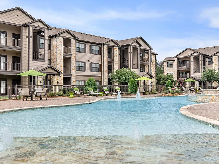 Willow Creek Apartments — Photo 8