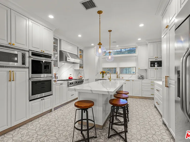 725 Oxford Ave — Photo 18