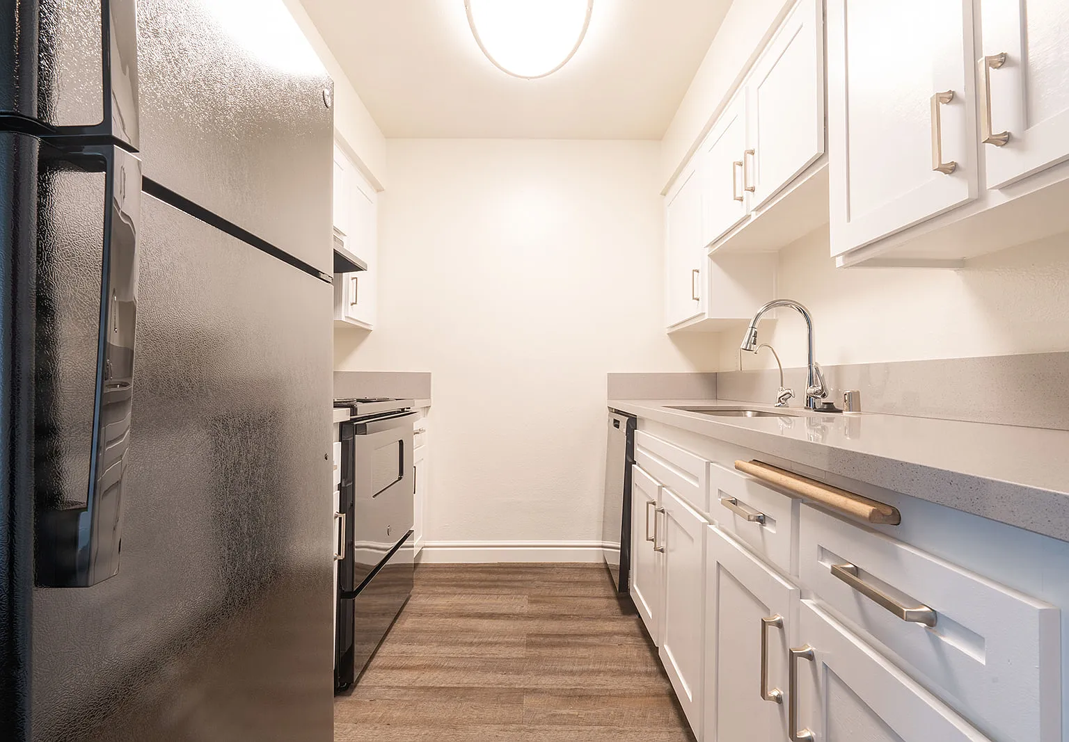 2 bed, 1100 sqft, $2,645 — Photo 2