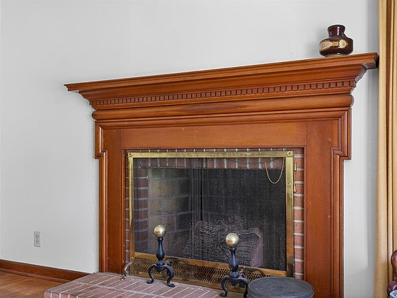 5th image of 2134 Woodcrest Dr