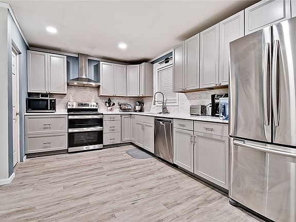 5th image of 126 Kincardine Dr