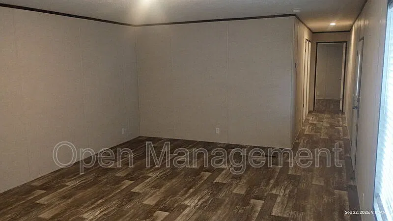 3 bed, 2.0 bath, 1216 sqft, $1,049 — Photo 3
