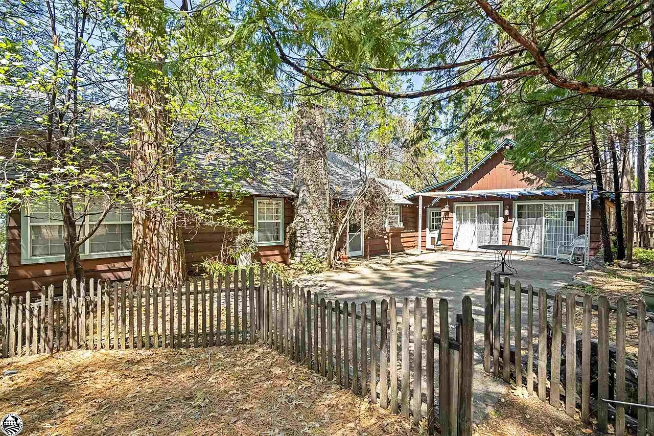 22984 Mark Twain Dr photo 1