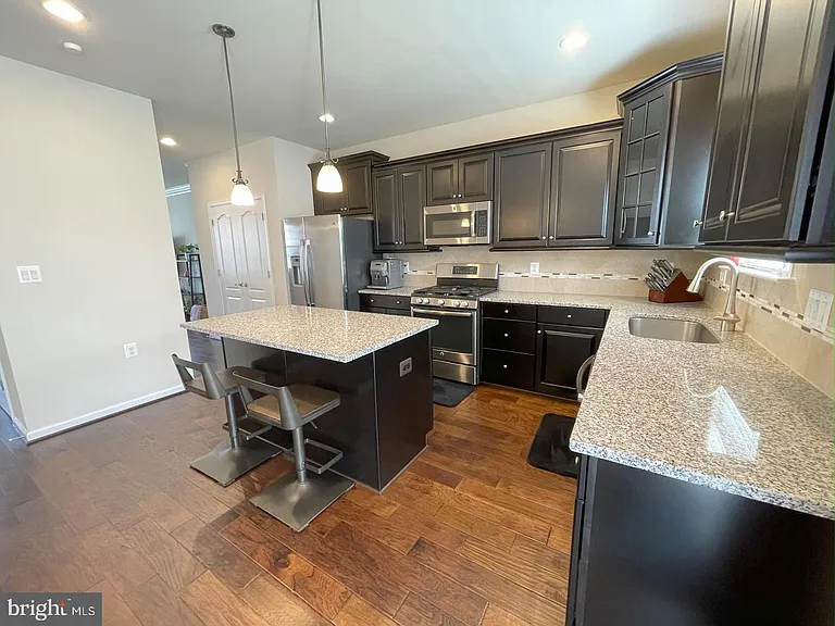 706 Bunker Ln — Photo 7