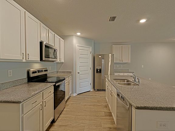 3rd image of 5747 Guinevere Ln