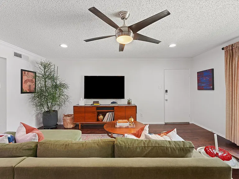 4820 Amesbury Dr #230 — Photo 4