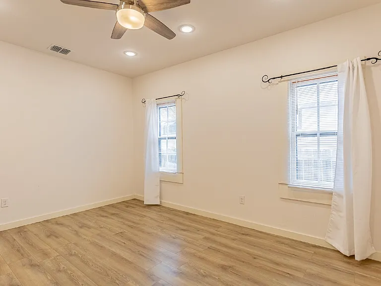 1010 Burnet St — Photo 28