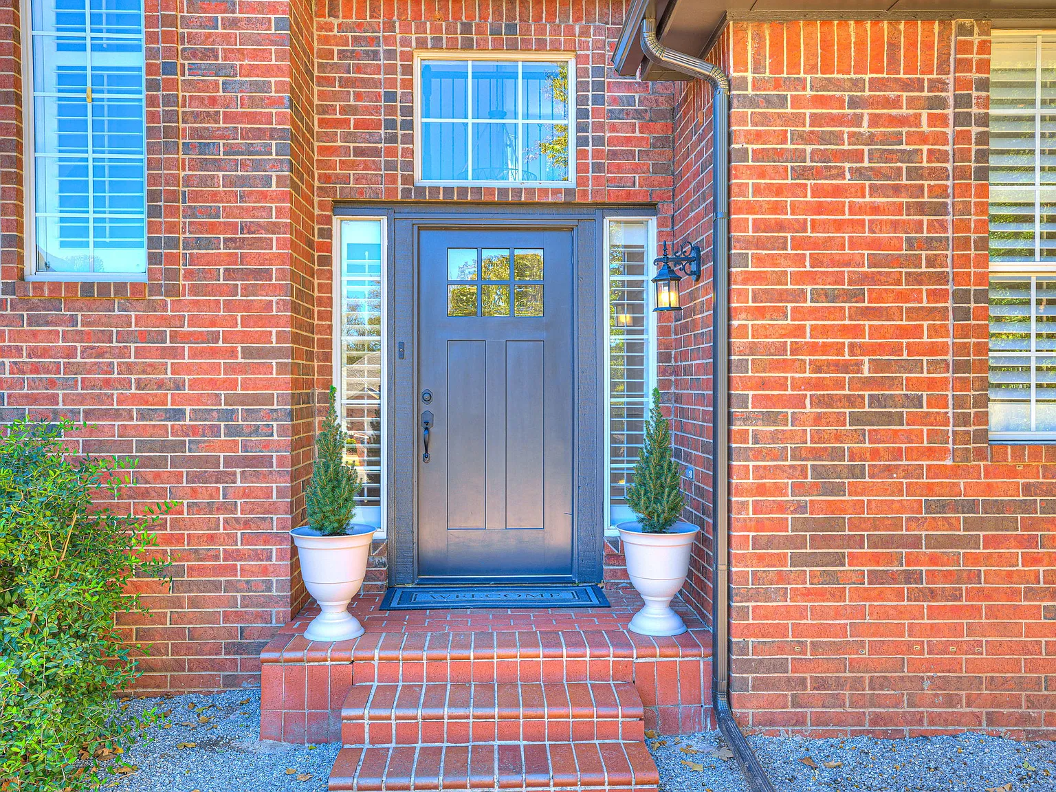 4 bed, 2.5 bath, 2830 sqft, $3,200 — Photo 2
