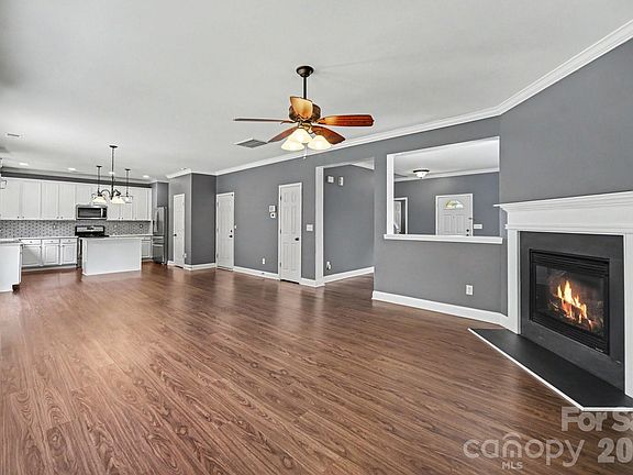 5th image of 10327 Barrands Ln