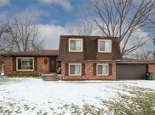 1304 Greenhills Rd, Greenfield, IN 46140