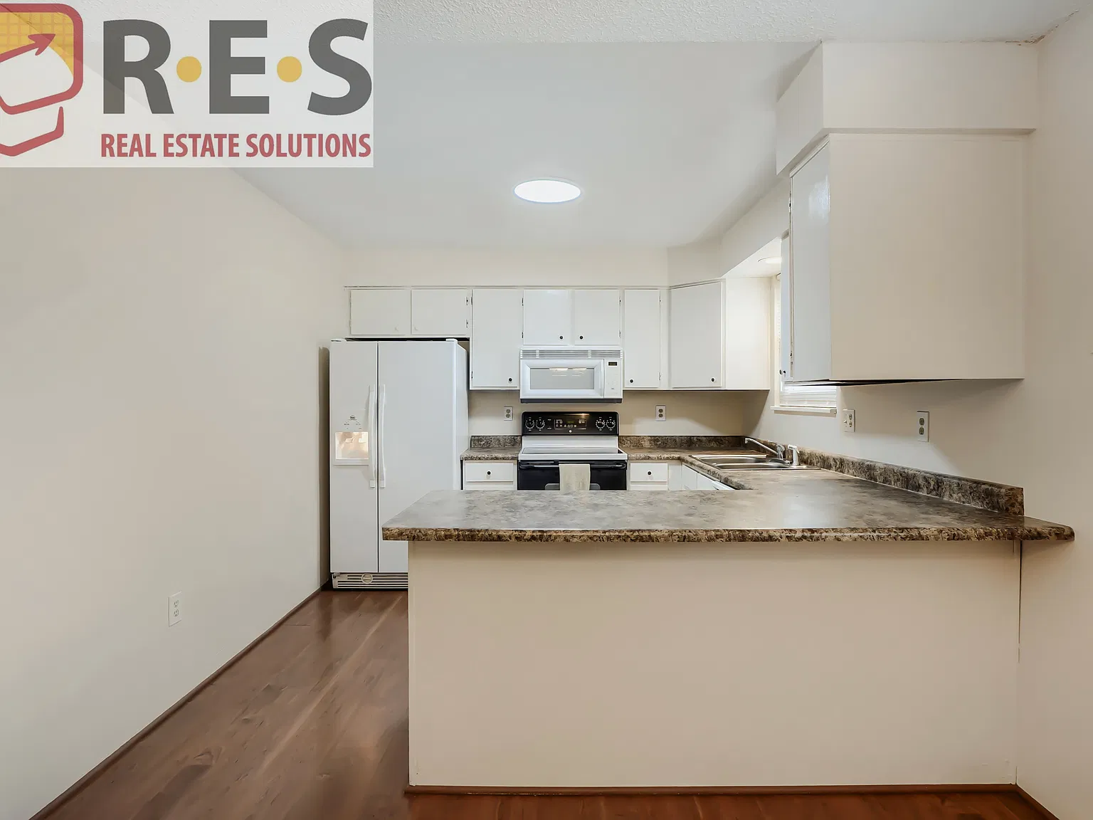 3 bed, 2145 sqft, $2,568 — Photo 3