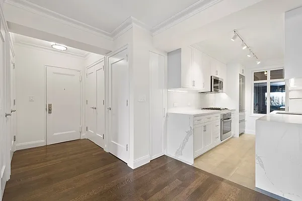 Rented by essential NEW YORK Real Estate | media 8