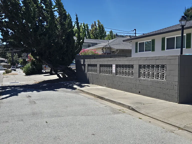910 Academy Ave — Photo 19
