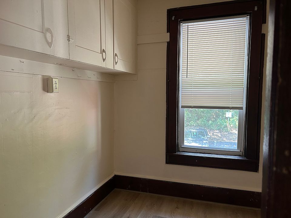 Bedroom 1 - Walk in closet