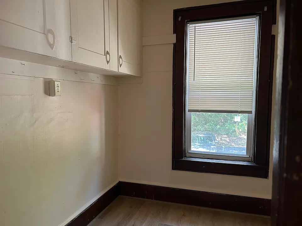 Bedroom 1 - Walk in closet