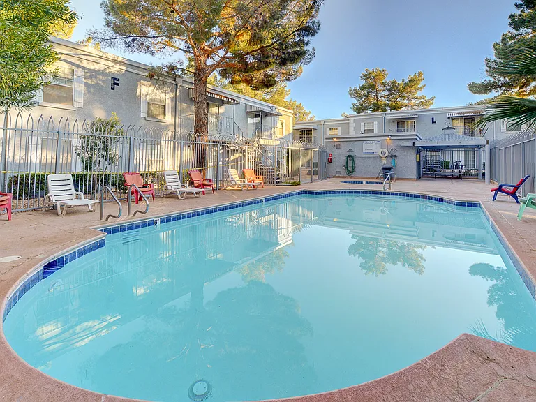 3823 S Maryland Pkwy #10 — Photo 37