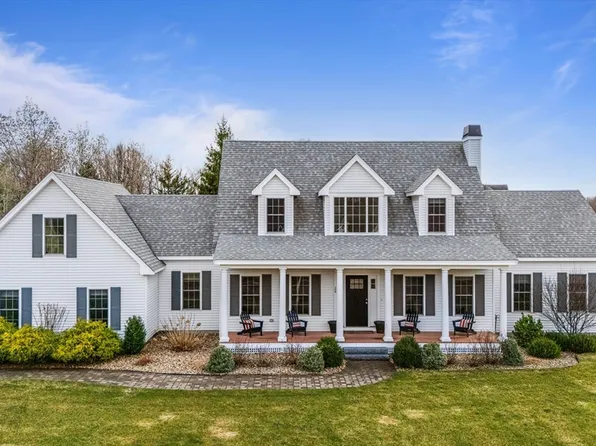 26 Lyons Farm Rd, Haverhill, MA 01835