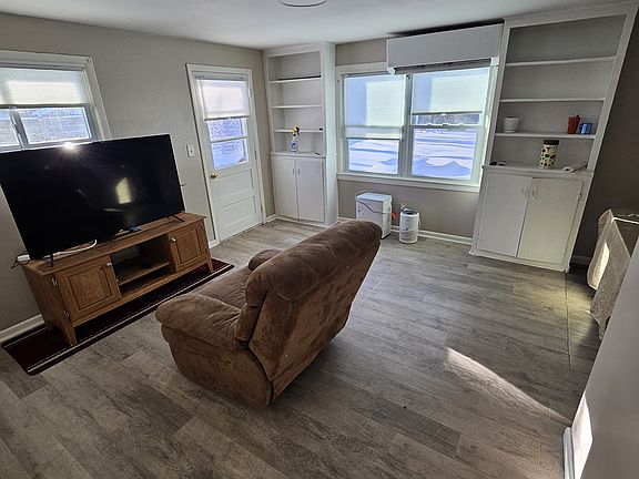 3rd image of 44 Saratoga Dr Unit B