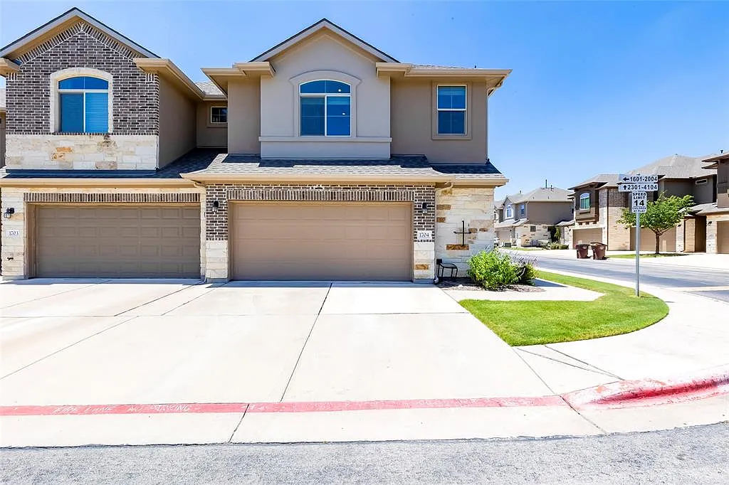 3 bed, 2.5 bath, 1707 sqft, $1,995 — Photo 1