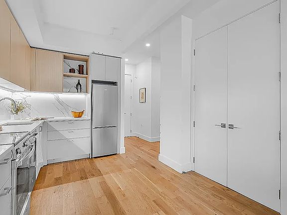 5th image of 38-27 32nd St #909