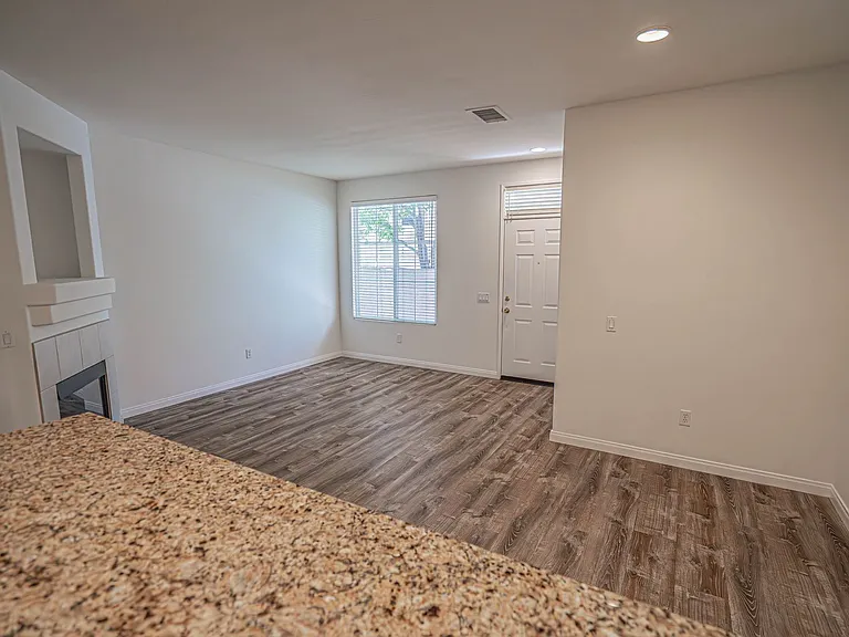 25712 Holiday Cir #D — Photo 8