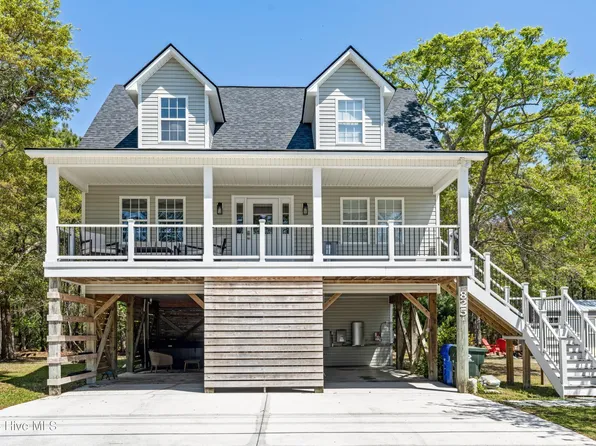 825 Driftwood Drive, Hampstead, NC 28443