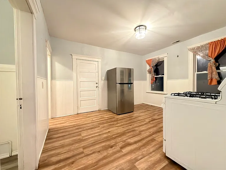 90 Vernon St #3 — Photo 24