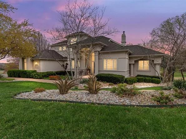 9439 Vista Dr, Lenexa, KS 66220