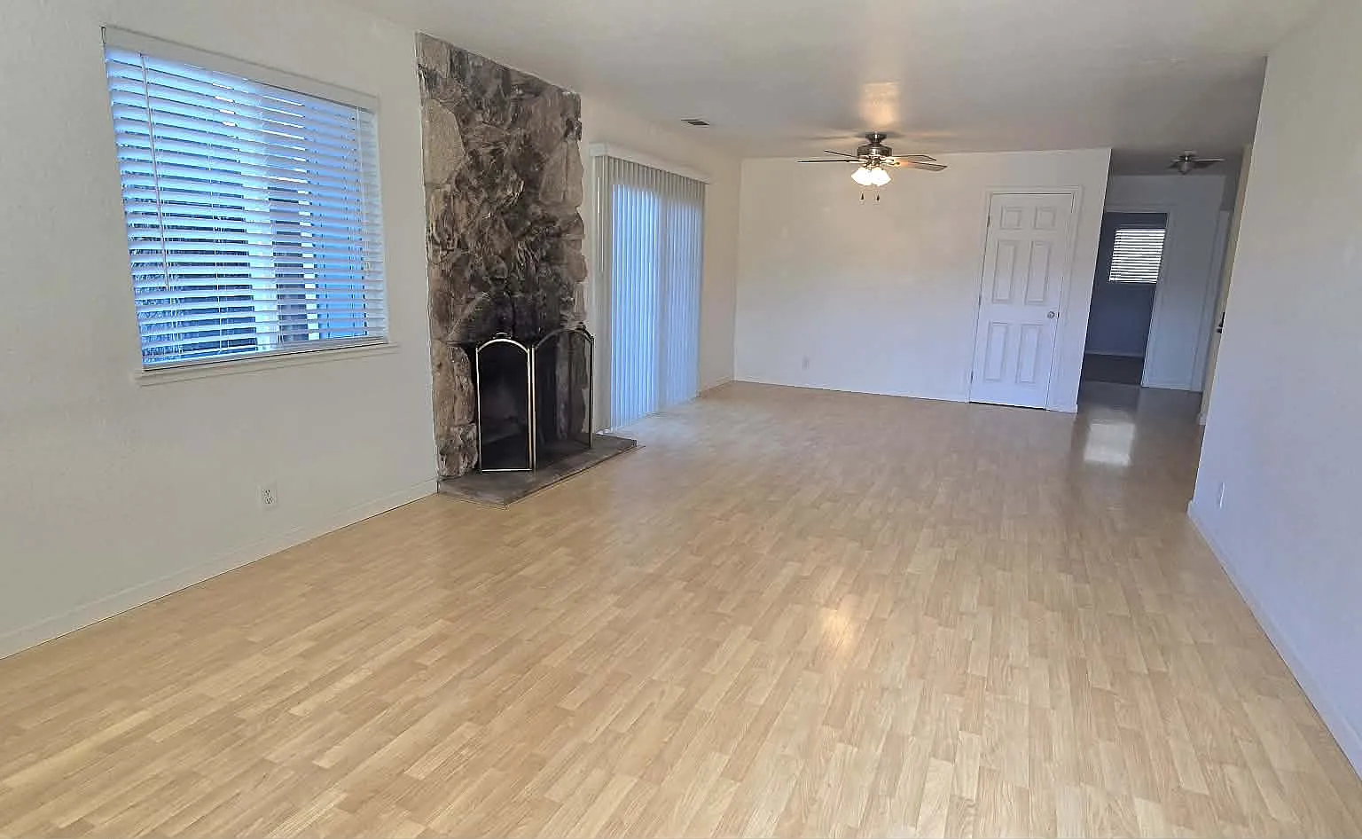 2 bed, 975 sqft, $2,295 — Photo 3