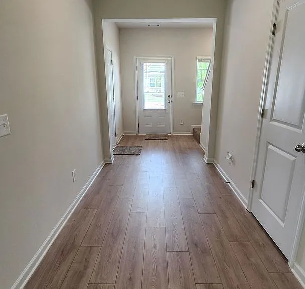655 Mackenzie Cv — Photo 2