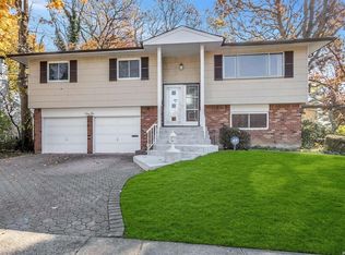 49 Midwood Dr, Plainview, NY 11803