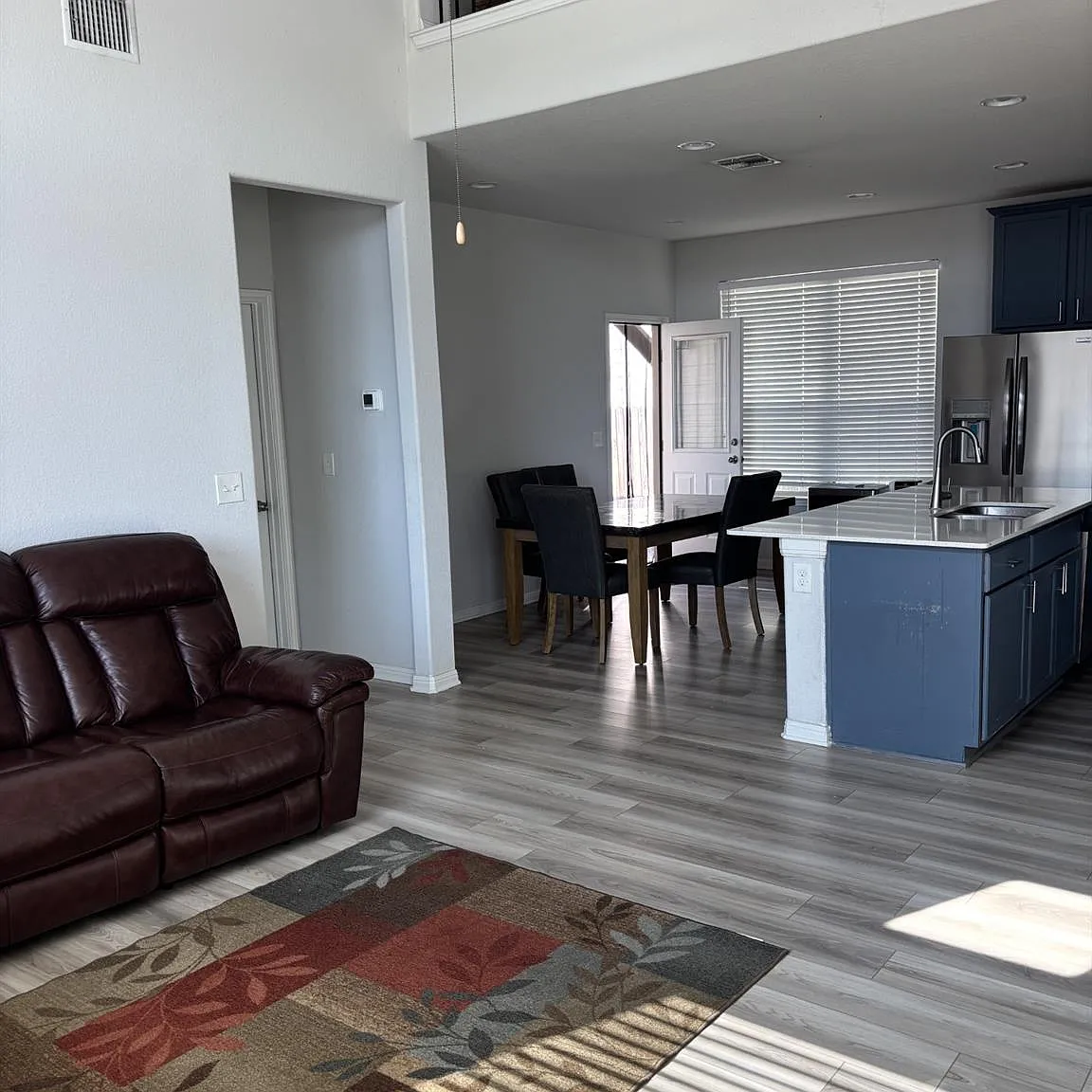 3 bed, 2.5 bath, 2046 sqft, $2,350 — Photo 2