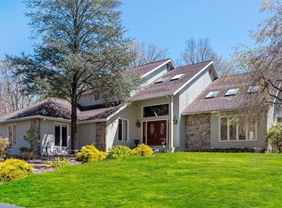 101 Greenbrier Dr, Guilford, CT 06437