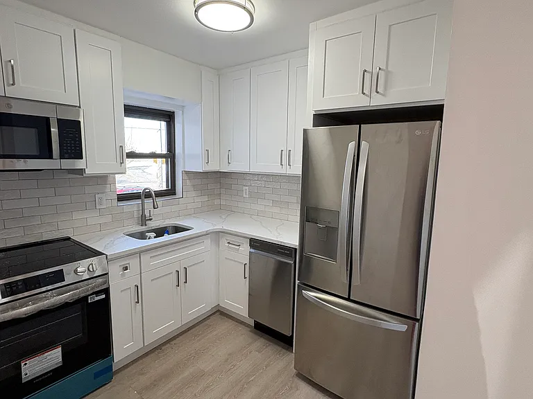 136 Albany Blvd #17E — Photo 1